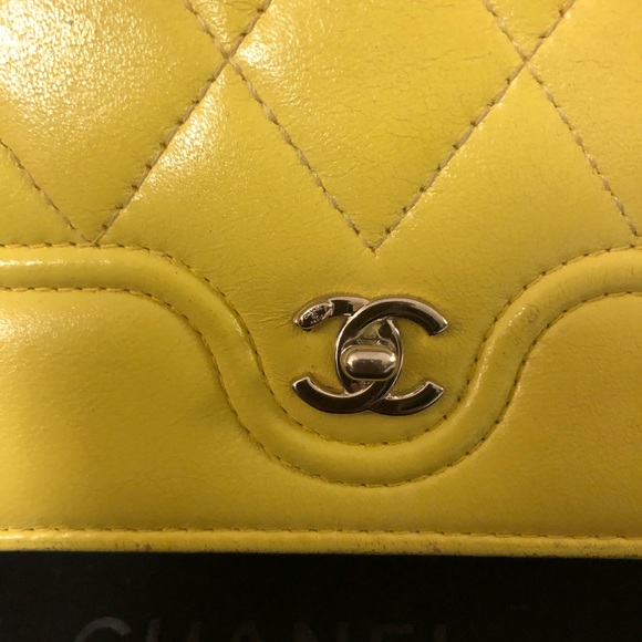 Authentic Chanel 19 Clutch wallet purse lemonade yellow color - Picture 9 of 16